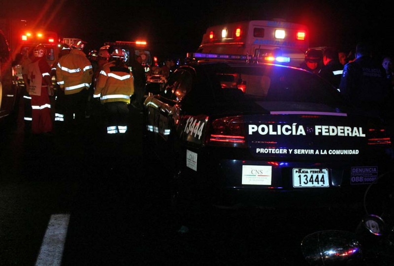 El autobús siniestrado había salido la Ciudad de México con destino a Villahermosa, capital del suroriental estado de Tabasco, y chocó contra un tráiler cargado con raíles