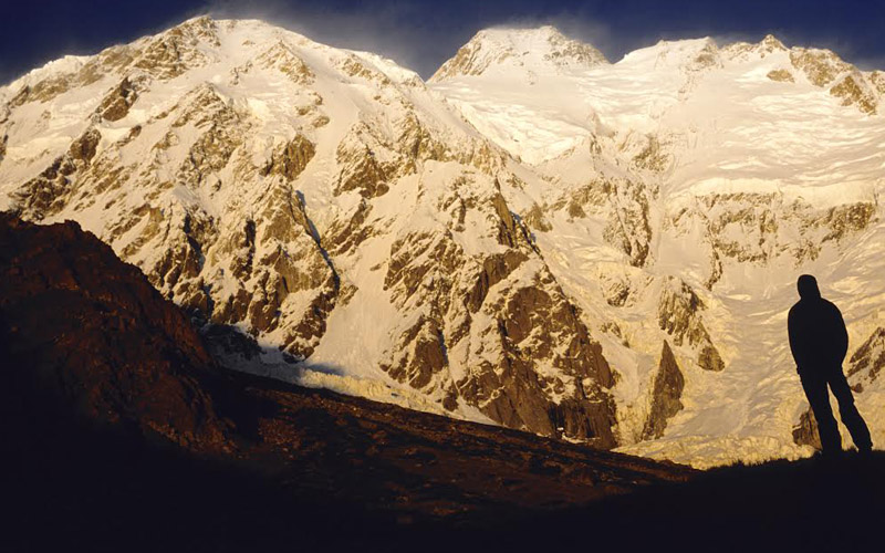 Exposición “Entre los Andes y los Himalayas, una vida entre montañas” en homenaje a José Delgado