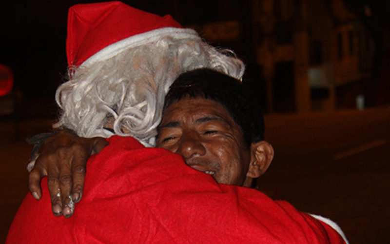Ayuda a Santa en las Calles a cambiar esta navidad