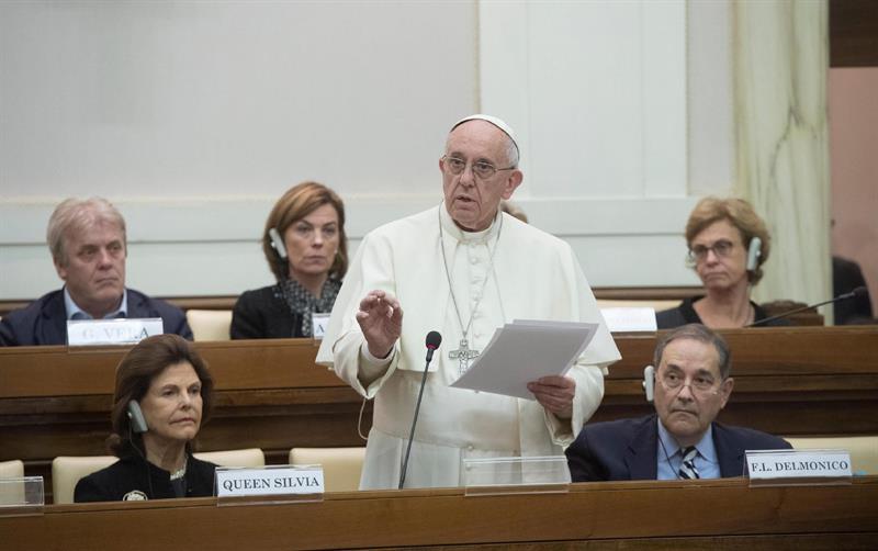 Papa Francisco sostuvo que la toma de estas decisiones “basadas en el poder” tienen “consecuencias graves para las personas” puesto que pueden poner en riesgo la paz/ Foto: EFE