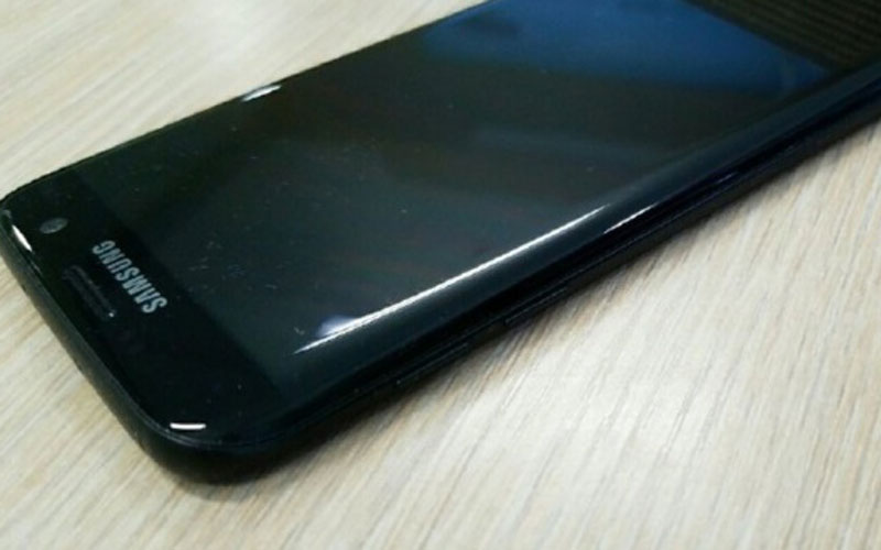 Samsung Galaxy S7 Edge Negro Brillante el nuevo rival del iPhone 7