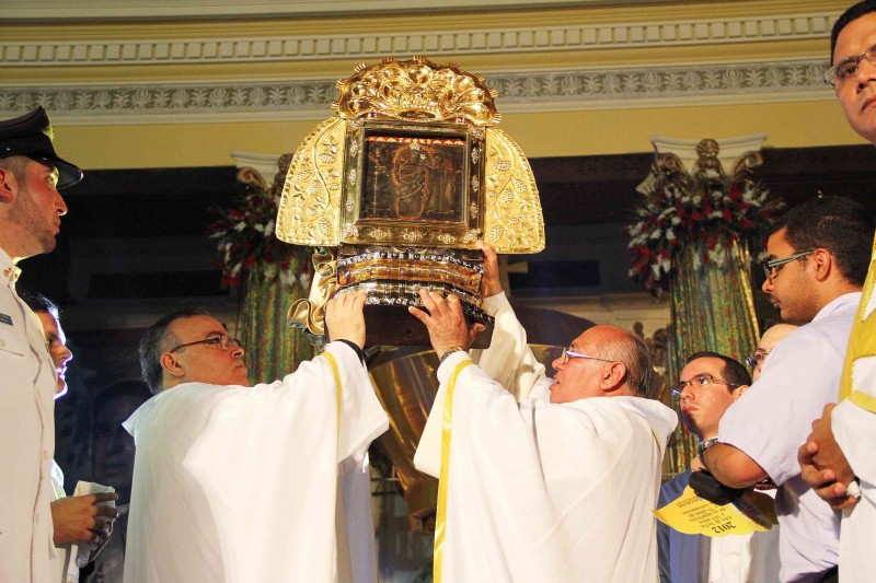 Con respecto a las festividades de La Chinita, el gobernador confirmó que a las 5 pm de este viernes se celebrarán los actos centrales en la Basílica de la Virgen de Chiquinquirá