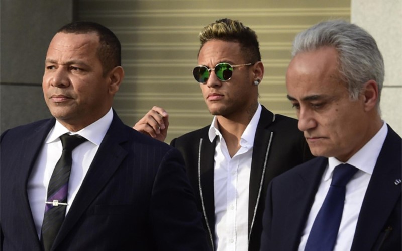 El Fondo DIS, que tenía el 40 % de los derechos federativos de Neymar y que se querelló contra él por sentirse engañado en el fichaje, pide 5 años de cárcel para el jugador