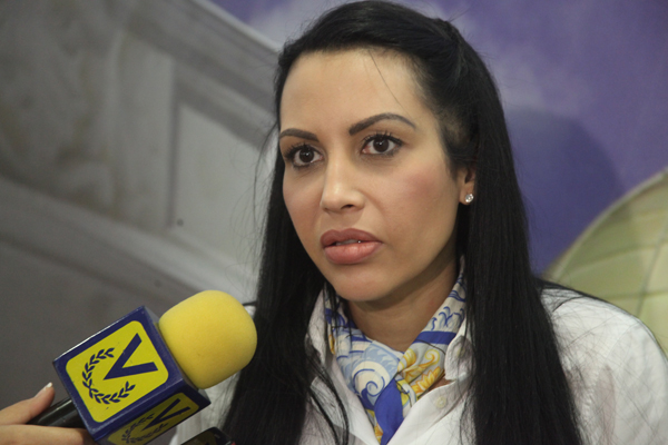 Diputada Solórzano denunció que fue retenida y amenzada en Maiquetía