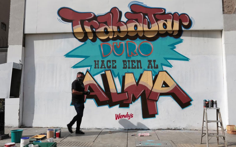 Wendy's fusiona el arte urbano y las "buenas palabras" en Caracas