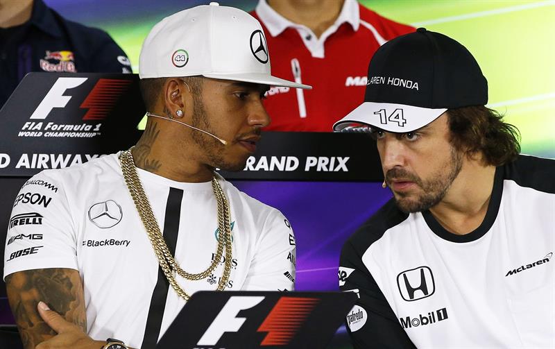 El equipo Mercedes de Fórmula Uno, afirmó que la escudería está estudiando el fichaje del doble campeón mundial español Fernando Alonso