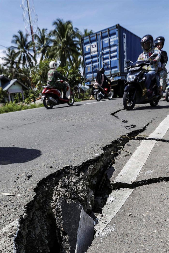 Terremoto de magnitud 6,5 dejó al menos 92 muertos en Indonesia / EFE