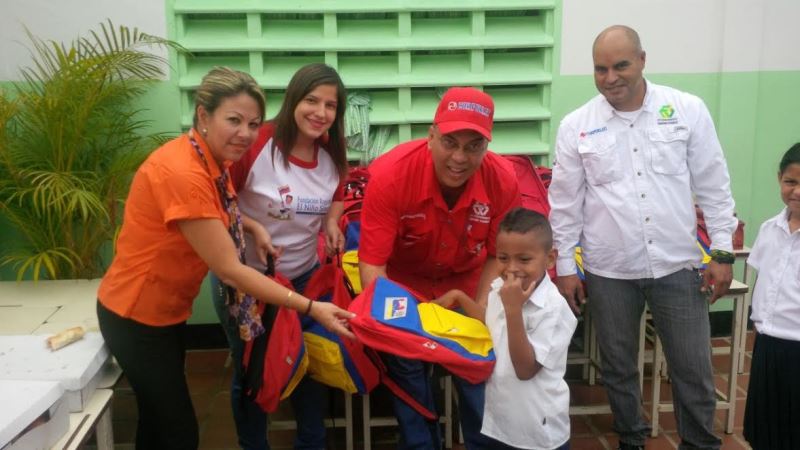 La presidenta de la Fundación Regional El Niño Simón Vargas, María de García, agradeció a todo el equipo de Corpoelec Vargas por respaldar un año más esta iniciativa/ Foto: Cortesía