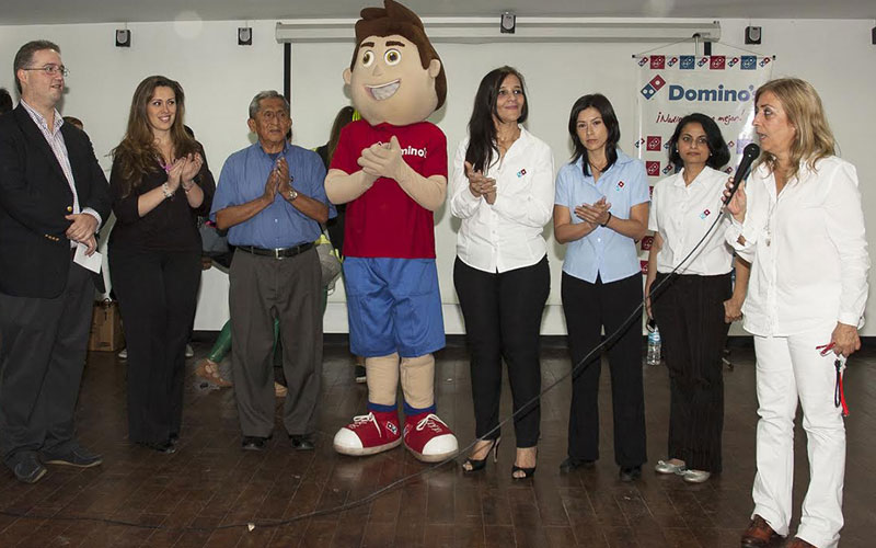 Sistema Coca-Cola Venezuela y Domino’s Pizza Venezuela celebran la navidad en el Hospital San Juan de Dios