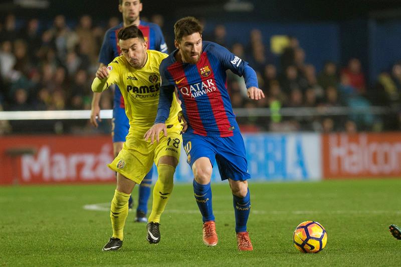 El argentino Leo Messi evitó la derrota del Barcelona ante el Villarreal (1-1) con un gol de falta directa en el minuto 90