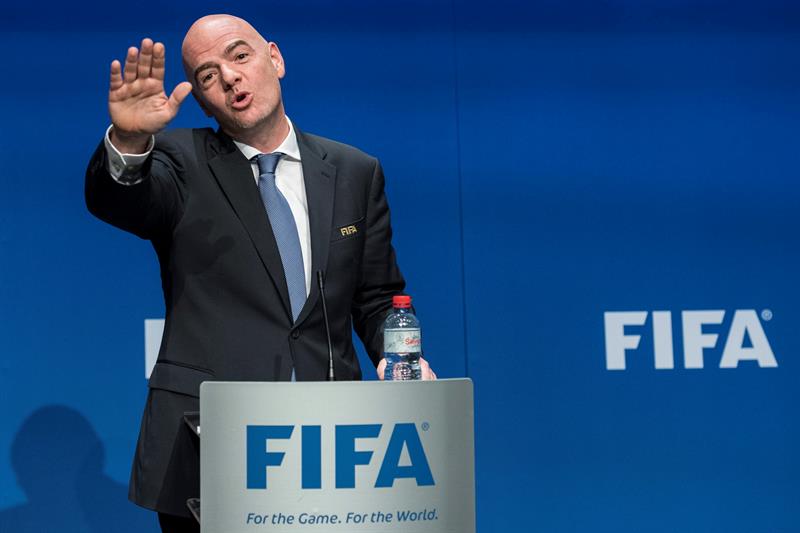 "Creo que es una decisión muy positiva para el desarrollo del fútbol", aseguró el presidente de la FIFA, Gianni Infantino