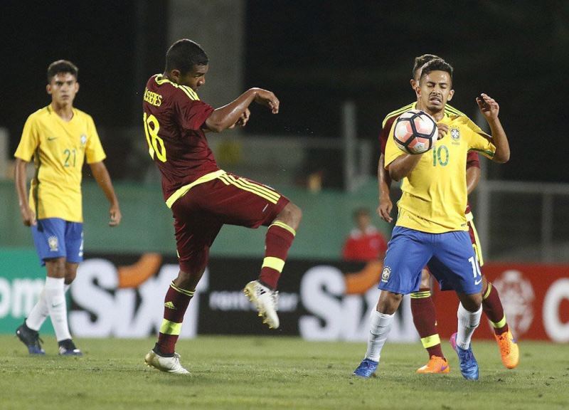 La selección sub'17 de Brasil derrotó este domingo a Venezuela por 1-0 en la segunda jornada del Sudamericano que se disputa en Chile y quedó como líder exclusivo del grupo B.