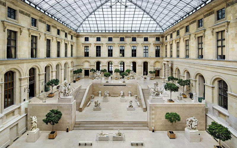 Louis Vuitton presentó su colección Otoño- Invierno en el Museo del Louvre