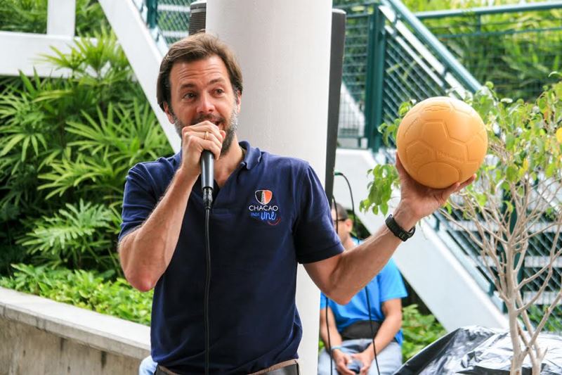 Muchacho dotó de 200 balones con tecnología de última generación, este martes, a más de 700 deportistas incluyendo a jóvenes con discapacidad y organizaciones deportivas locales/ Foto: Cortesía
