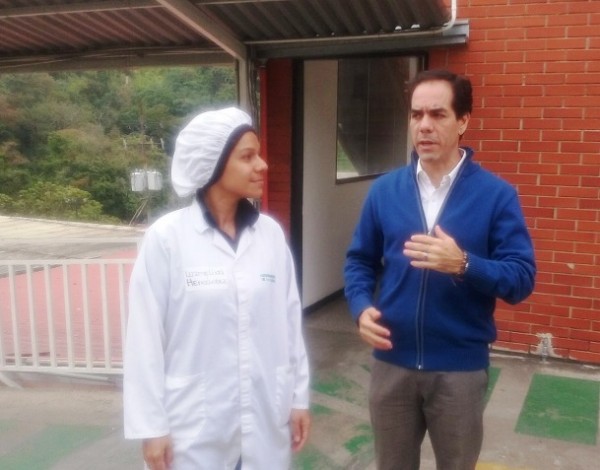 Luzmelina Hernández de alimentos Kelly´s y Rafael Romero, gte. de Comunicaciones de Arcos Dorados Venezuela.