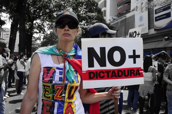 María Vega. Manifestante en la Av. Páez de El Paraíso