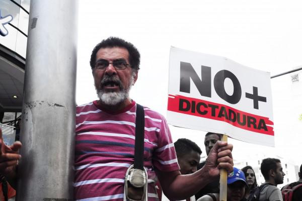 Francisco Moya. Manifestante en la Av. Páez de El Paraíso
