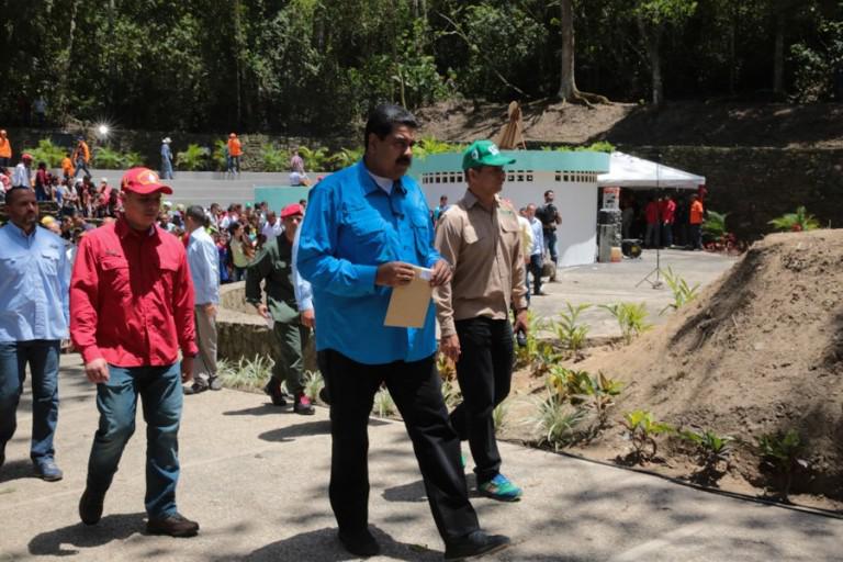 Maduro afirma que 8,2 millones de venezolanos tienen Carnet de la patria