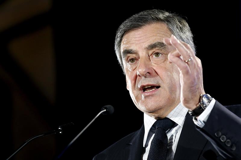 Fillon tiene más vidas que un gato y quedó demostrado cuando fue elegido, como candidato del centro-derecha a la Presidencia francesa en las primarias del pasado noviembre/ Foto: EFE