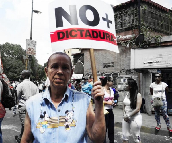 Sonia González. Manifestante en la Av. Páez de El Paraíso