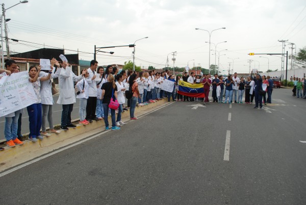 Los jóvenes estudiantes de medicina exigen que se dote “de inmediato” con insumos y medicinas al Hospital de Guanare Fotos: Octavio Fernández