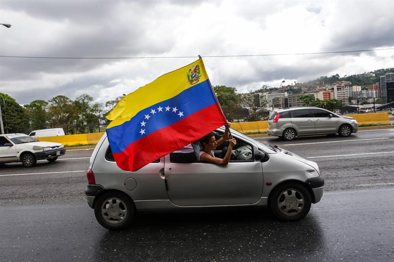 Oposición venezolana apuesta a la "no violencia" para ejercer presión