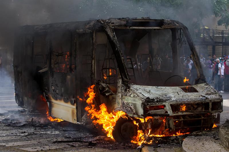 Autobús fue incendiado en Altamira