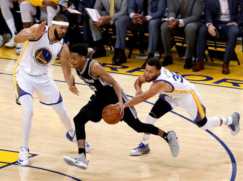 Curry volvió a brillar de manera especial en el juego ofensivo de los Warriors al conseguir 40 puntos