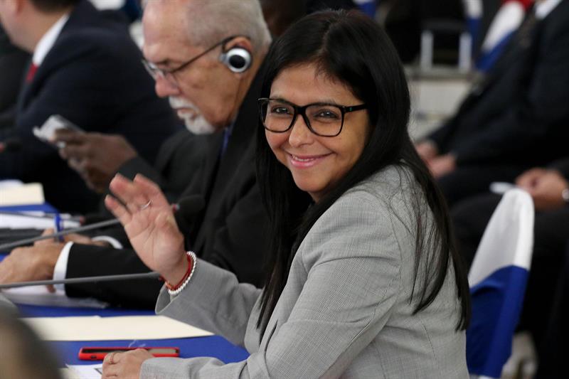 Ministra Delcy Rodriguez en reunión extraordinaria de la Celac, en El Salvador/ Foto: EFE