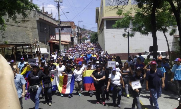 Mujeres marcharon en Vargas en contra de la represión y para pedir la libertad de los presos políticos