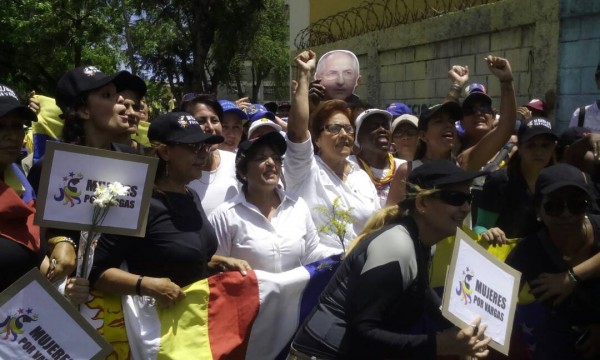Mujeres marcharon en Vargas en contra de la represión y para pedir la libertad de los presos políticos