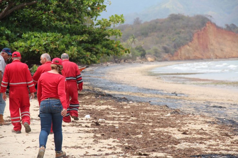 Un derrame de crudo proveniente de la refinería Pointe-à-Pierre de la empresa Petrotrin, en Trinidad y Tobago, afecta a las costas venezolanas