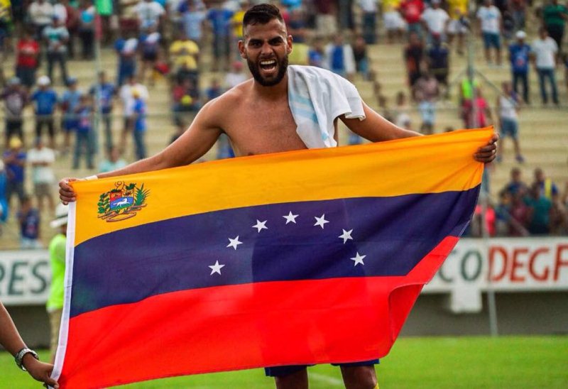 El venezolano marcó el tercer gol en la victoria de su equipo Delfín 3-1 frente a la Universidad Católica