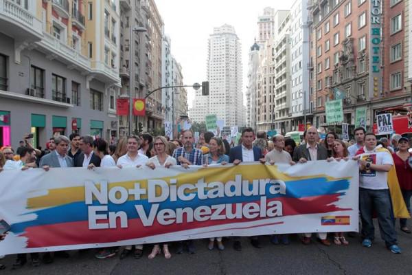Venezolanos protestaron en las calles de Madrid para exigir la libertad de los presos políticos/ Foto: EFE