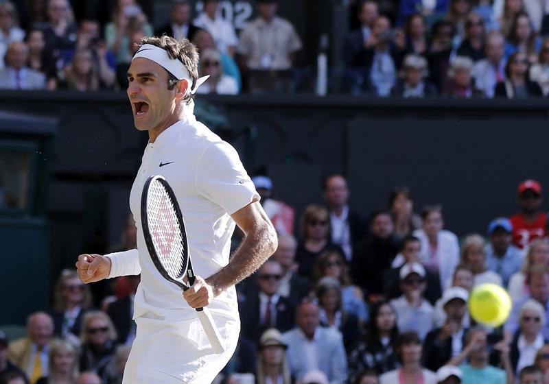En su partido número 100 en Wimbledon, Federer batió a Raonic por 6-4, 6-2 y 7-6 (4) en una hora y 58 minutos