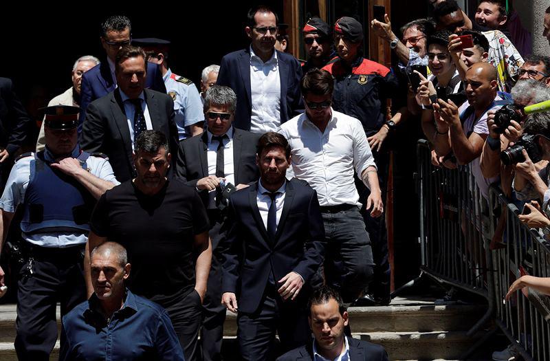 La Audiencia de Barcelona ha acordado sustituir la pena de 21 meses de cárcel impuesta al internacional argentino