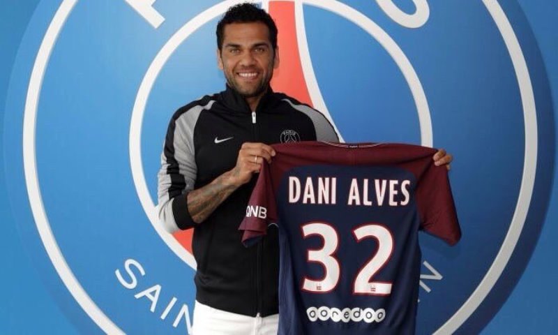 Alves, que llevará el dorsal número 32, afirmó que su nuevo equipo cuenta con efectivos de "mucho talento