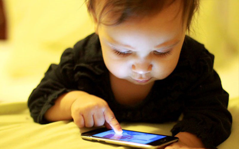 Los smartphone y tabletas las nuevas niñeras de la era digital