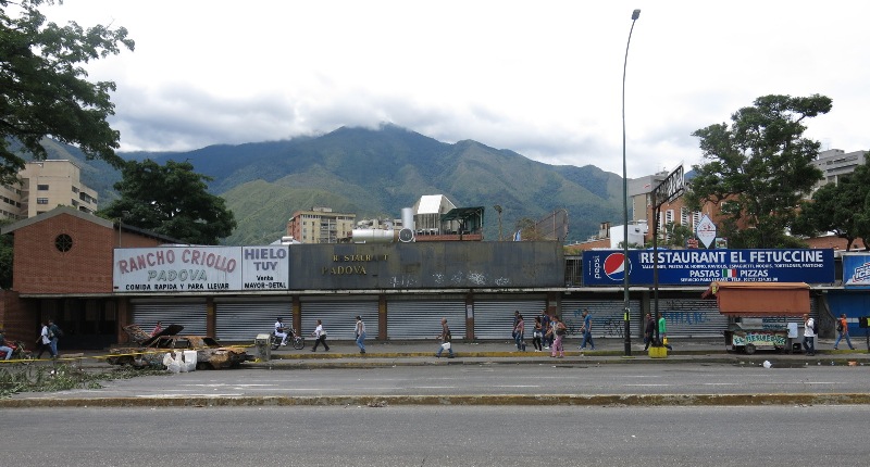 Comercios y puntos de venta bajaron la santamaría este jueves por segundo día consecutivo/Foto: Jesús Abreu