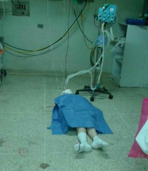 El domingo esta paciente fue atendida en el piso de la Emergencia del hospital de Mérida, lo que califican una atención de guerra 