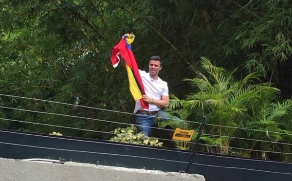 López desde su casa saluda a los venezolanos