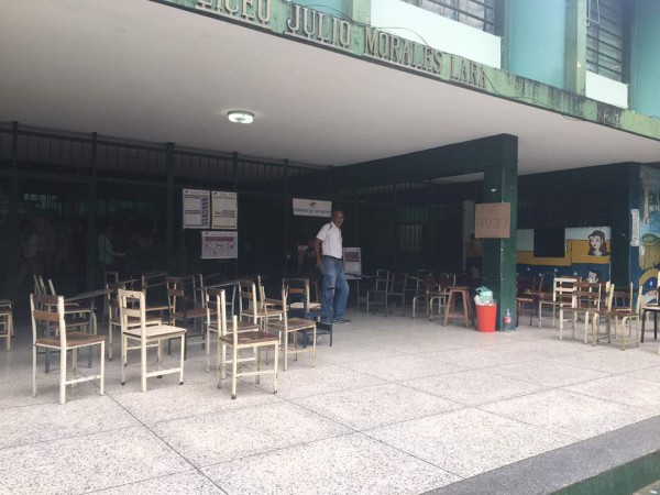 Centro de votación sin electores en horas de la tarde 