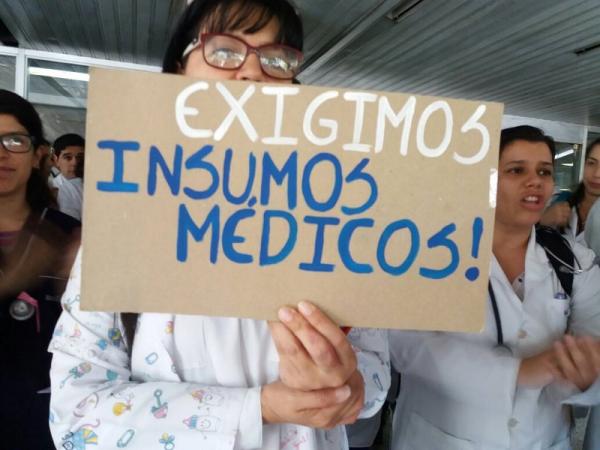 Porque las cosas no han mejorado y cada vez se agudiza más la crisis del sector salud, médicos y pacientes del hospital de Mérida pidieron una vez más respuesta a sus peticiones