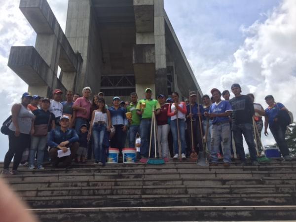 La alcaldía de San Rafael de Onoto envió trabajadores para apoyar en las labores de limpieza