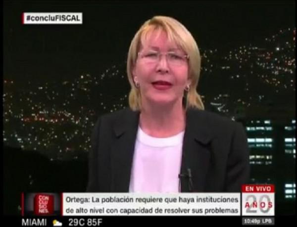 Luisa Ortega Díaz con Fernando del Rincón en CNN