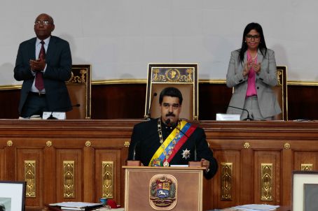 Maduro pide conversar con Trump para restablecer relaciones