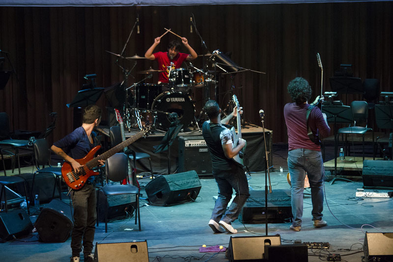 Calle Santiago regresa a los escenarios con su tributo a Pink Floyd