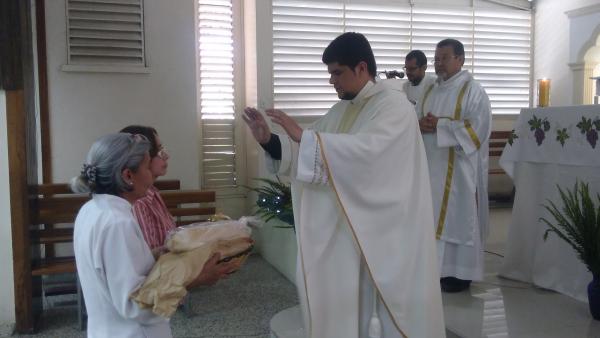 Padre Ángel Araujo fue quien dirigió las palabras a favor de la institución