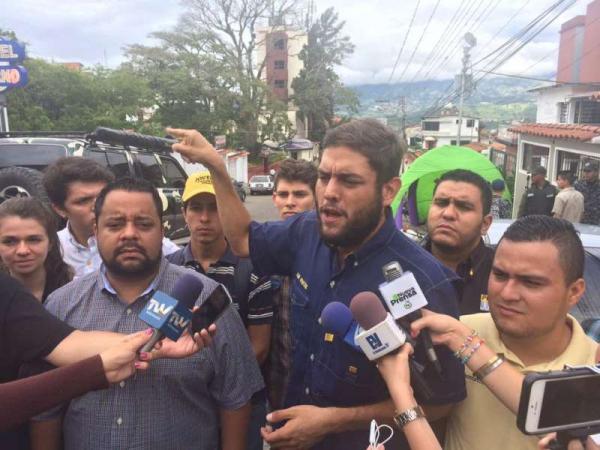El diputado renunció formalmente ante el CNE a su candidatura por Táchira