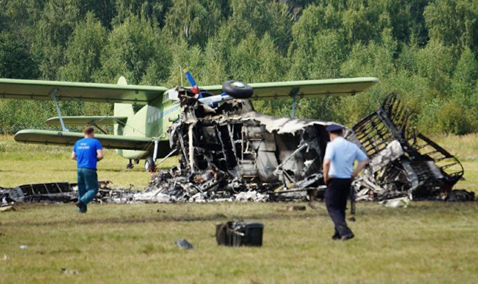 Según testigos presenciales, el piloto al mando de la aeronave desvió el avión antes de estrellarse contra el suelo para evitar chocar con el público/ Foto: Sputnik.com